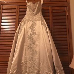 Eve of Milady Wedding Dress. Style 1411.